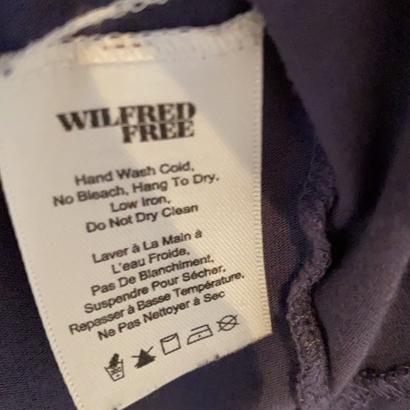 Aritzia Wilfred Free women’s XS long sleeve v-neck top - Picture 5 of 6